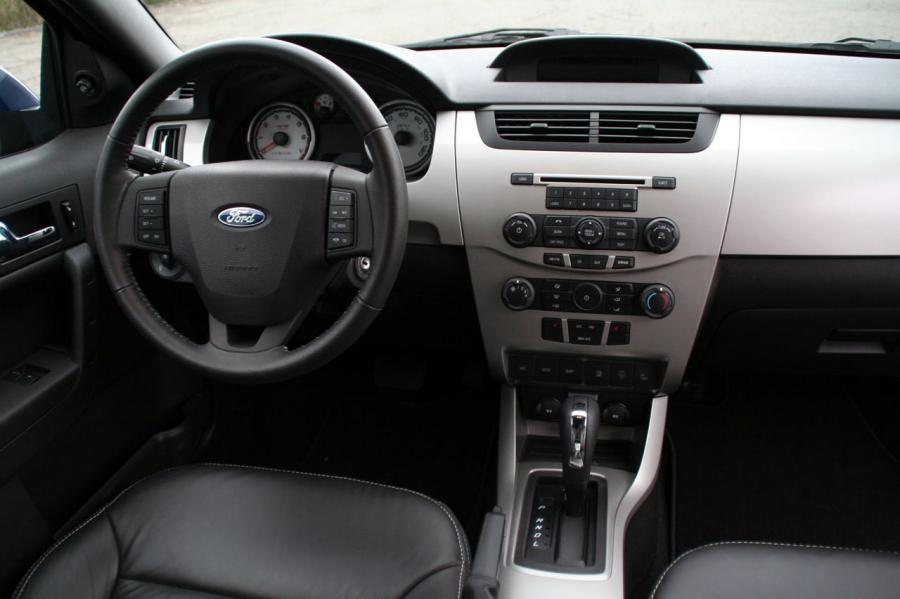  Ford Focus SES Coupe 2008 года  (фото 25 из 44)